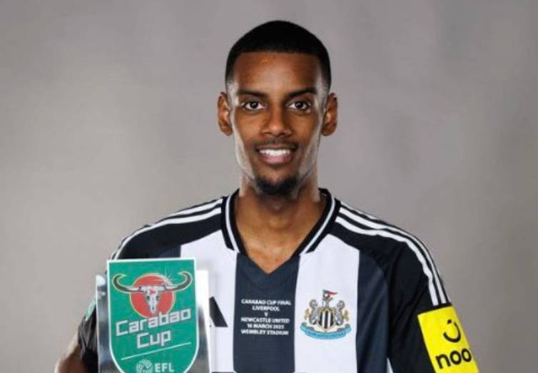 2亿英镑？曝伊萨克或加盟利雅得新月，纽卡拒绝利物浦1.2亿镑报价